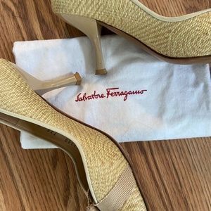 Ferragamo linen pumps 6 1/2 b  light beige
